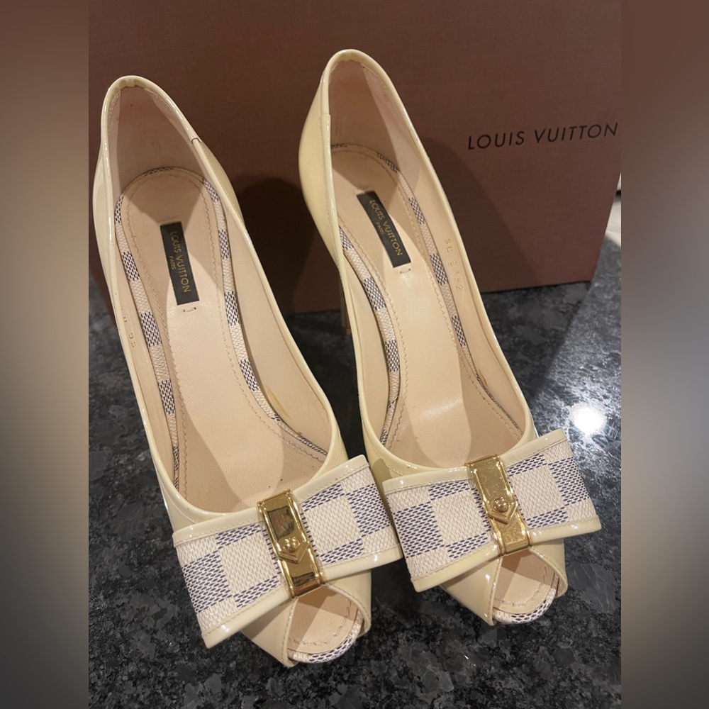 Louis Vuitton pumps